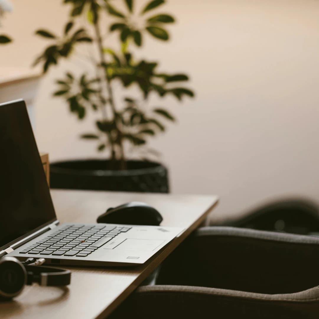 Smartphone open to a Twitter timeline